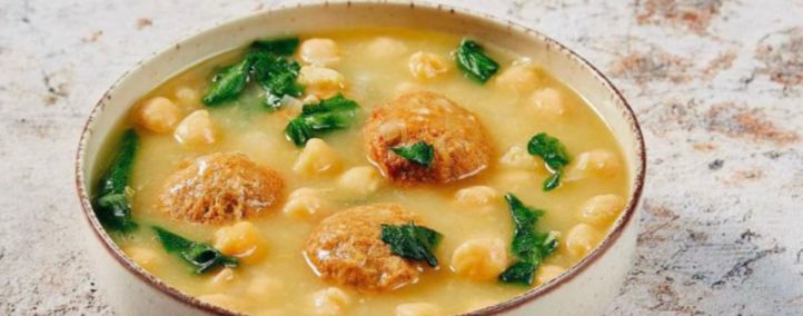 Potaje suave de garbanzos y espinacas, con su “Pilota” y todo